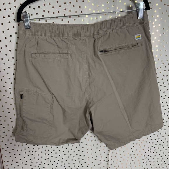 Vuori Men's Casual Shorts - Picture 8 of 9